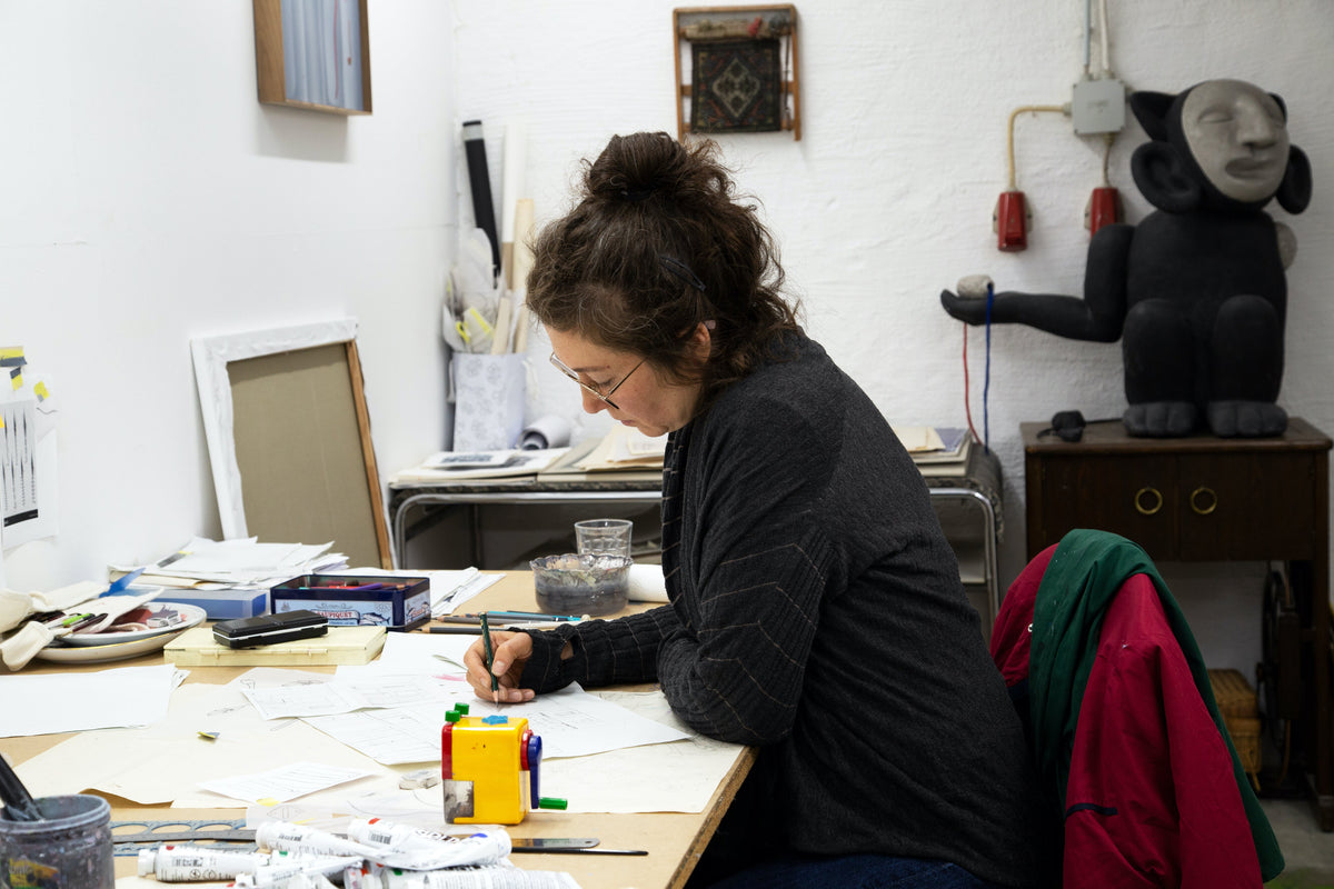 Rimma vor ihrer Arbeit: Black Mountains, 2021